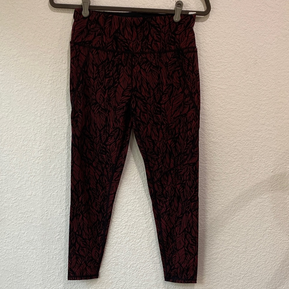 Sweaty Betty The Power Red Black Fig Leaf Print 7/8 Length Athletic Leggings S
